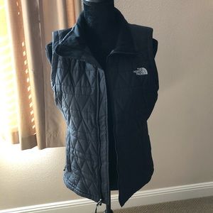 Beautiful North-face vest new without tags!